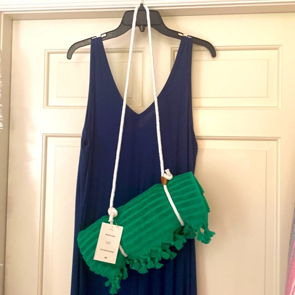 H&M Beach Towel & Carrying Strap - Picture 4 of 7